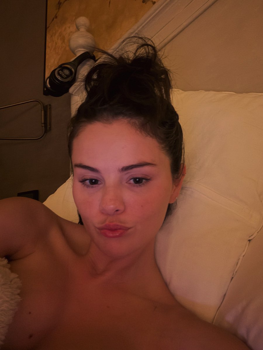 SelenaGmzIN's tweet photo. Selena Gomez 💜😚 https://t.co/o4l2n4iUhR