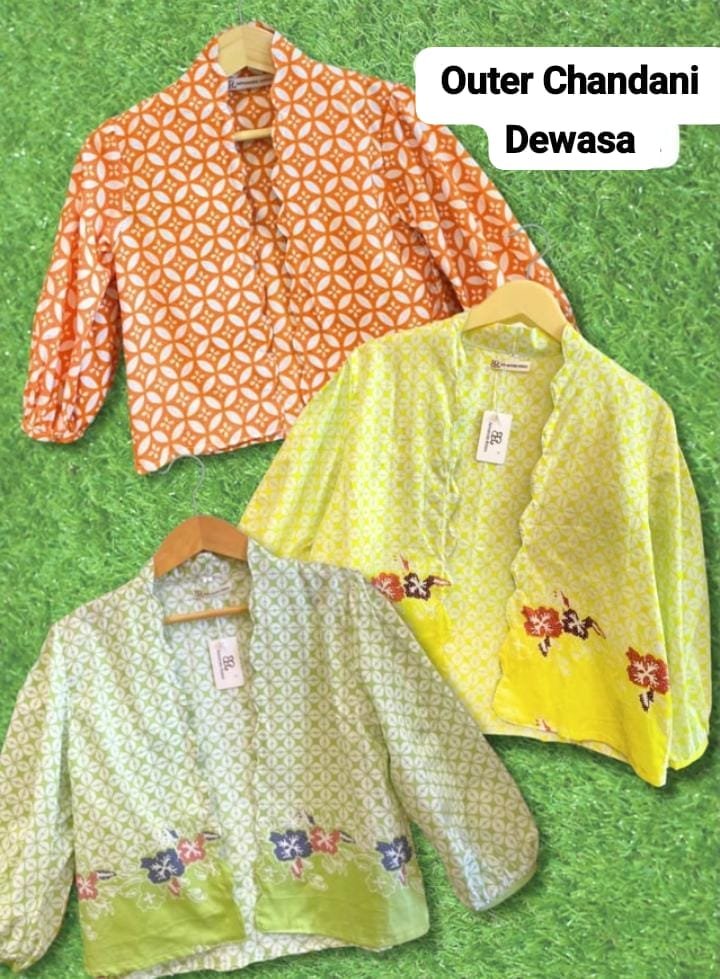 crushy153's tweet photo. AKHIRNYA nemu vest batik yang modelnya gemes kayak gini, motif dan warnanya cakep-cakep semua 😭😭 cocok buat yang nyari batik buat hari batik nanti, harganya juga affordable🫶 https://t.co/GtlEjVrhny