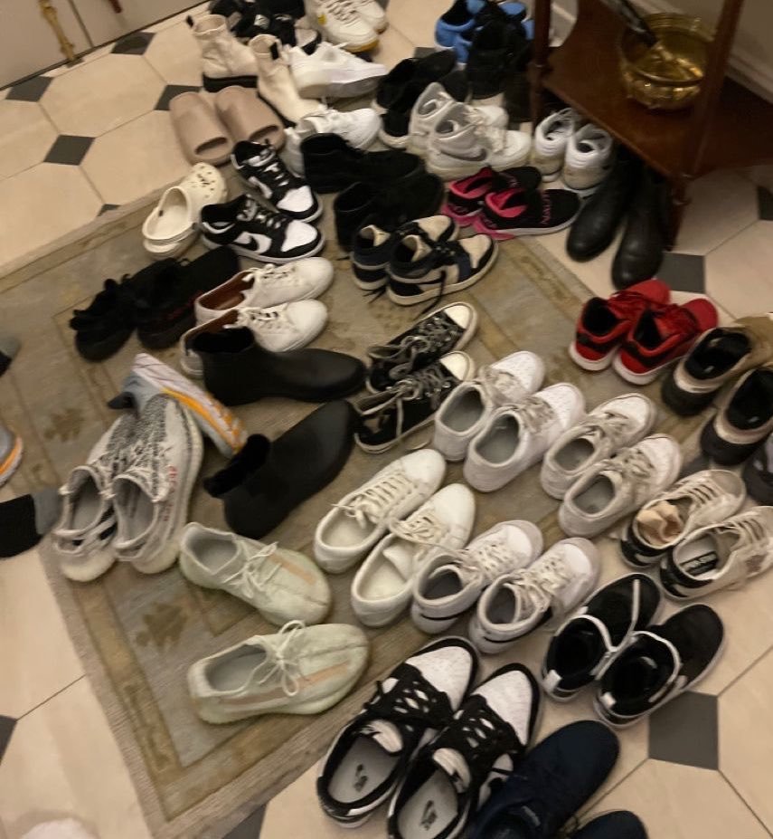 aIyy49's tweet photo. لمن يكون الاذى بطريقه غير مباشره من الغلطان ومعه الحق أنا ولاهي كل يوم نفس الوضع هل تصرفي فيه شي أو أنا الصح؟!💔 https://t.co/PNtVTYWw8E