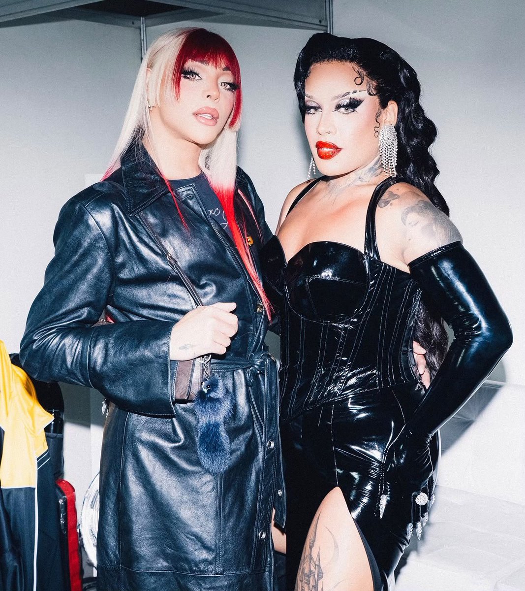 updatecharts's tweet photo. Pabllo Vittar e Gloria Groove, as MAIORES Drag Queens do MUNDO, em nova foto. https://t.co/yPaEfSrLil