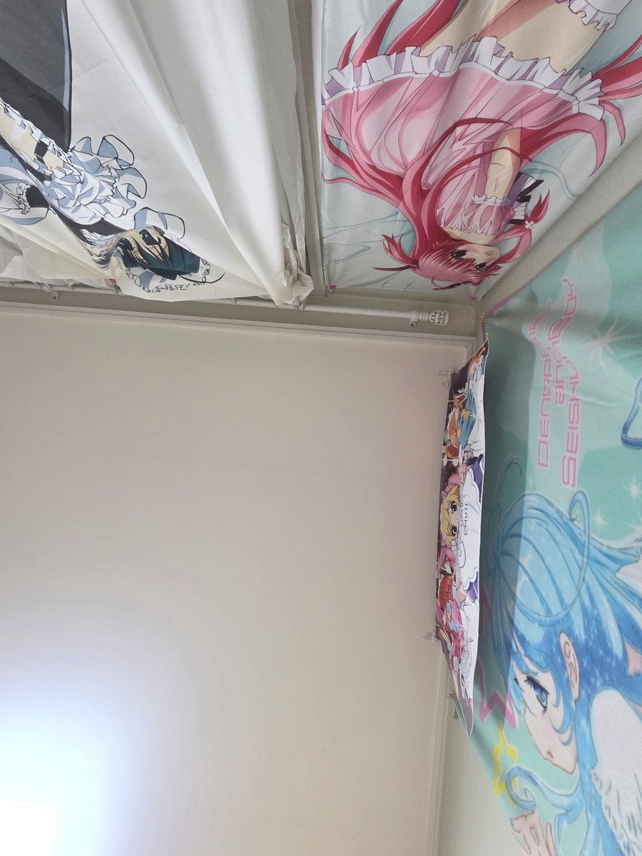 konata_0731's tweet photo. 침대에서 본 내 방뷰 https://t.co/HVajdNcfOa