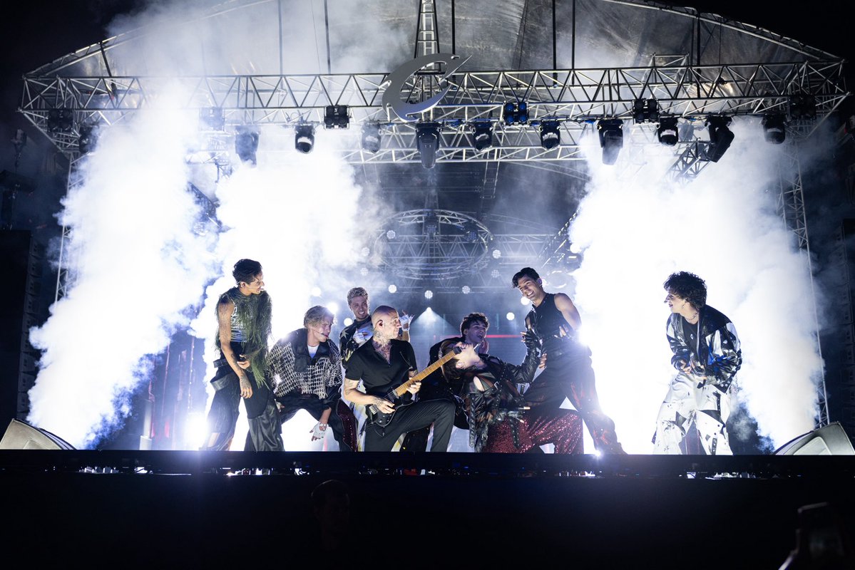 wearecrushboys's tweet photo. İzmir, harikaydınız! Bu akşam tekrar görüşmek üzere. ❤️ https://t.co/KOzcK47rqn