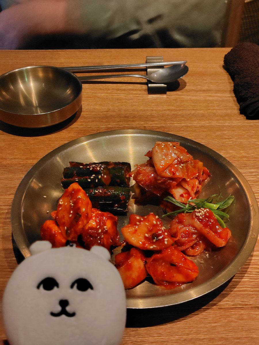 rotti_rotti's tweet photo. きょむべ、韓国料理みたいで韓国料理じゃないアジョシのオリジナル料理だよ。鍋おいしいね。 https://t.co/xP96hZ4Zt0