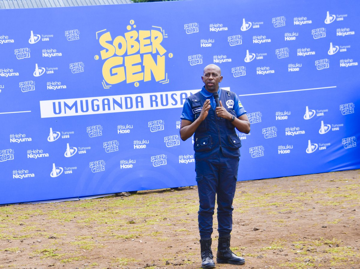 RwandaNorth's tweet photo. Mu butumwa yagejeje ku bitabiriye umuganda, Umuvugizi wa RIB, @Murangira_BT, yagarutse ku mpinduka nziza zigaragara mu Banyarwanda nyuma yo guca inzoga zitujuje ubuziranenge zizwi nk’“ibyuma”. Yasabye buri wese gukomeza kugira uruhare mu kuzica burundu https://t.co/OnOHsPYskB