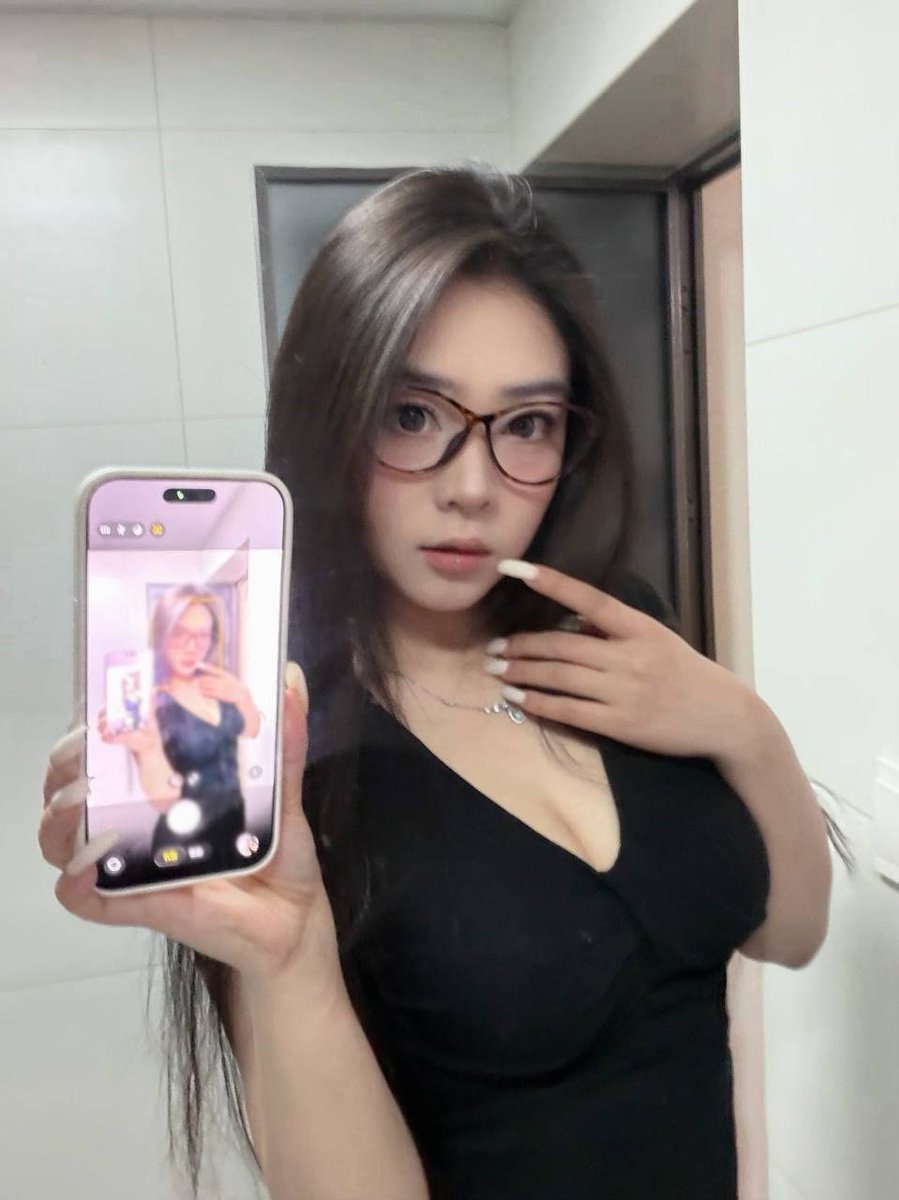luong48787163's tweet photo. 这个点还有人嘛

有人想锐评一下我的福嘛 🥹 

赶紧看，我要删了…真的会发💕 https://t.co/dTSkyHvs8v