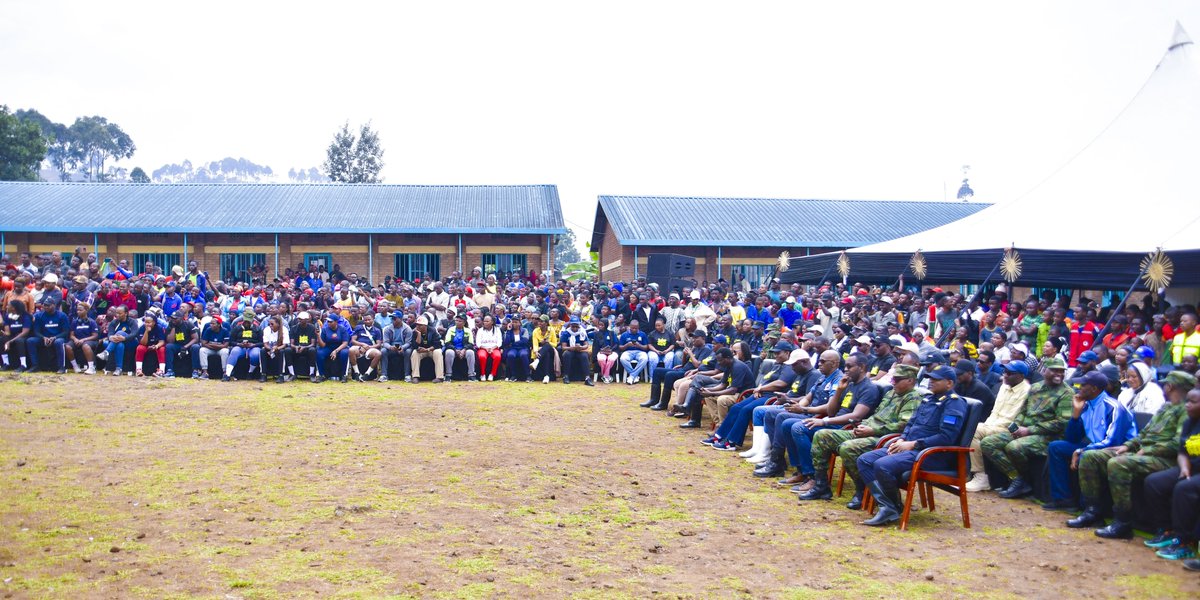 RwandaNorth's tweet photo. Mu butumwa yagejeje ku bitabiriye umuganda, Umuvugizi wa RIB, @Murangira_BT, yagarutse ku mpinduka nziza zigaragara mu Banyarwanda nyuma yo guca inzoga zitujuje ubuziranenge zizwi nk’“ibyuma”. Yasabye buri wese gukomeza kugira uruhare mu kuzica burundu https://t.co/OnOHsPYskB