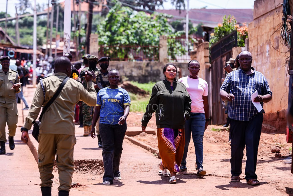 DailyMonitor's tweet photo. Under tight security led by KMP CID Commander Milton Birungi Beigumamu, Kabalagala Division Commander Akongo Francis, and CID Kampala South Regional Commander Arthur Twiinamatsiko, suspects Vincent Arnold Nsamba (alias Sitenda) and Rose Tusiime reconstructed the tragic night that ended with the fatal attack on legendary band musician Moses Matovu for the Uganda Police. The pair detailed the chain of events that began at a local bar and culminated in the physical altercation that claimed the life of the Afrigo Band icon.

#MonitorUpdates

📸Ibrahim Kavuma