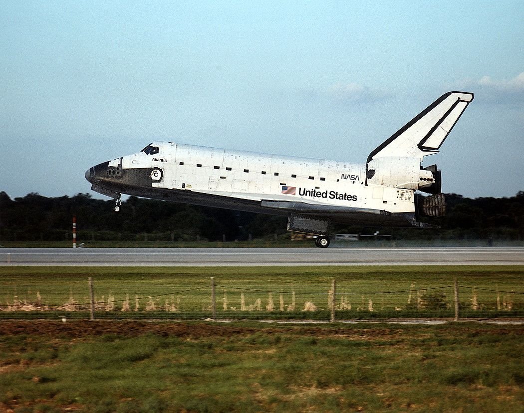 Astro_Cady's tweet photo. #OTD 1996: 🚀🌎Dr. Shannon Lucid touched back down after 188 days on #SpaceStation #Mir! This was the longest US #space mission &amp; world record for women at the time, a record she would hold for more than a decade. A true #WomenInSTEM pioneer!
https://t.co/V0Ion3cYkr 
@NASA #STS79 https://t.co/z6DSchvxHT