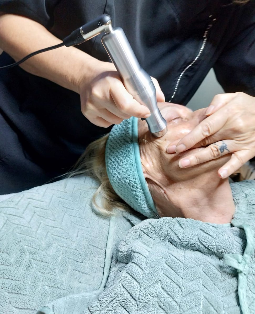 GussieBaldqqg's tweet photo. At Schoonheidssalon For You, I focus on skin improvement and anti-aging through natural, skin-friendly, non-invasive treatments. After a consultation and skin analysis, I create a personalised plan for skin recovery, followed by maintenance every 6 https://t.co/bwEMg6tA2y