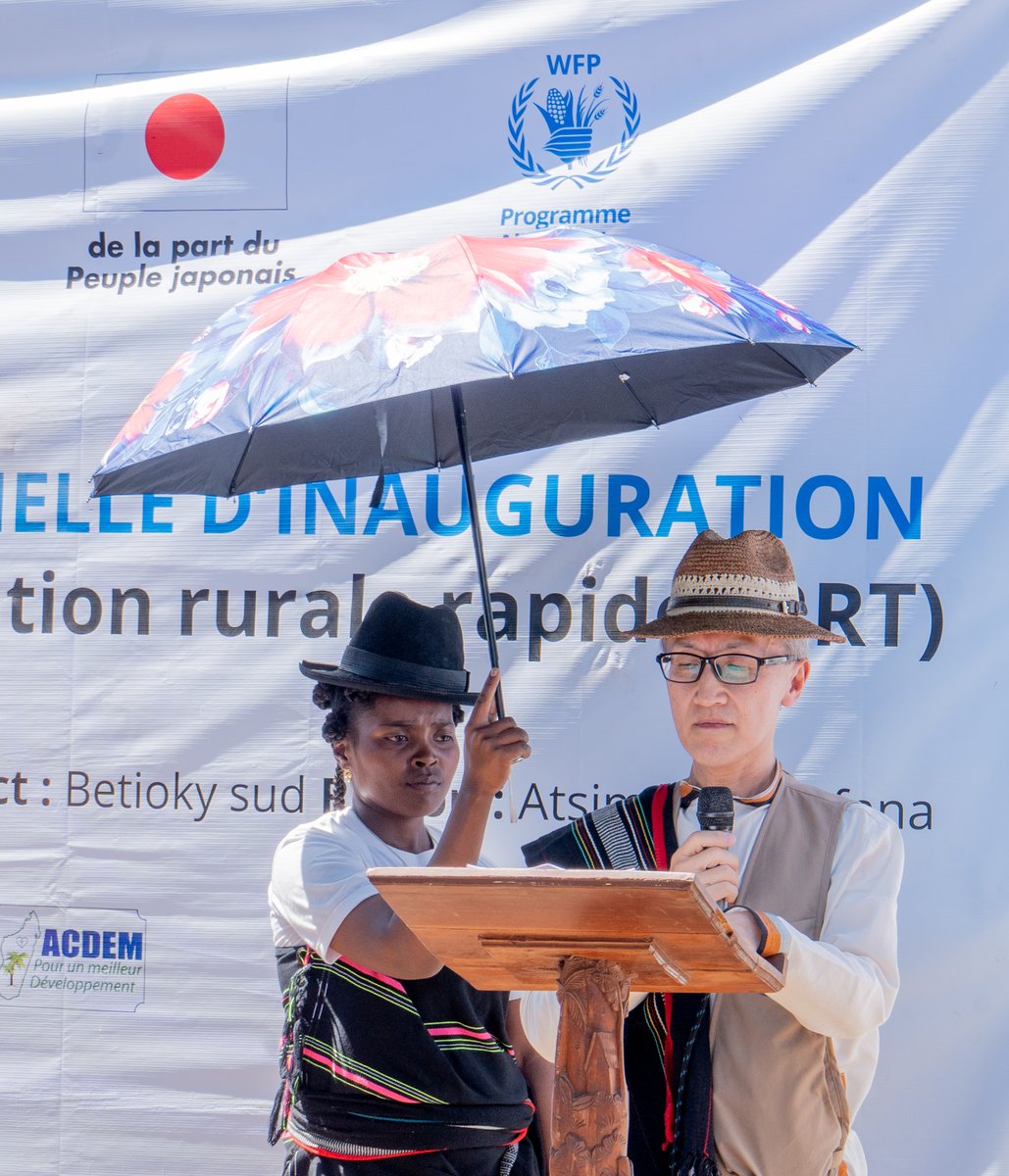 PamMadagascar's tweet photo. (1/2) 📍Ampasindava, South Madagascar 🇲🇬
From solar energy to stronger communities: building resilience that lasts.

@WFP Regional Director @Ericperd, Country Director Tania Goossens, the Malagasy Government, and Japan’s Ambassador inaugurated one of three Japan-funded RRT sites. https://t.co/RBWHczsBnH