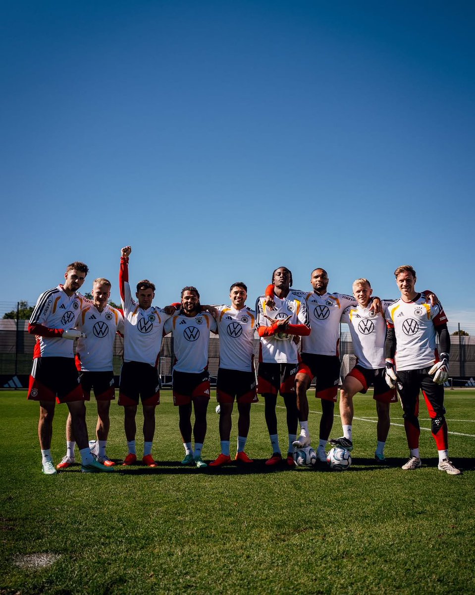 iMiaSanMia's tweet photo. 🇩🇪 The winning team in today's final training https://t.co/lnk8vc7HUT