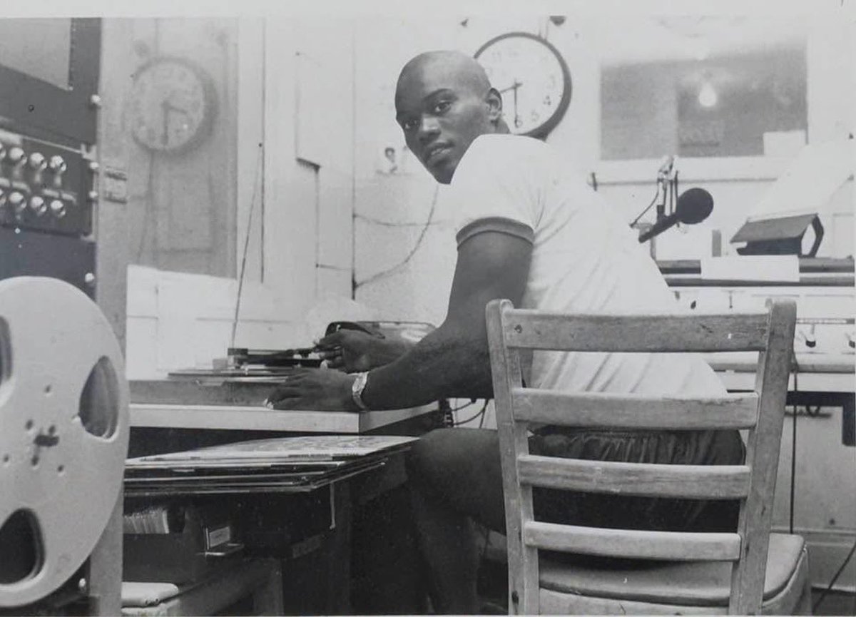 DaryllDJJones's tweet photo. #FlashbackFriday WUOG 90.5 FM โThe Power of Soulโ from the campus of the University of Georgia 1982โฆ #GoDawgs #turntable #albums #soulmusic #campuslife https://t.co/tZFEKDIHVv