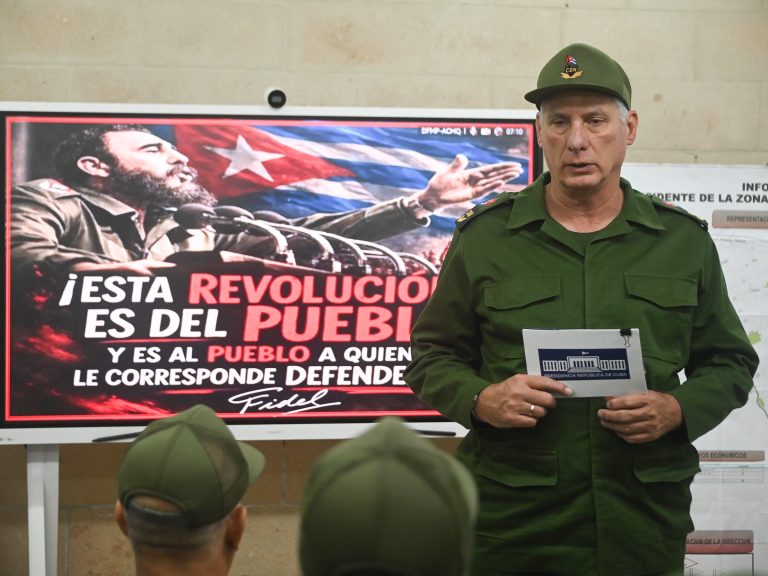 JosLuis74030336's tweet photo. ¡ Día Nacional de la Defensa!
#YoSigoAMiPresidente
“Dignidad y unidad son las premisas para proteger la Patria".
#LaPatriaSeDefiende #CubaNoSeRinde https://t.co/0gIjZ1SCZd