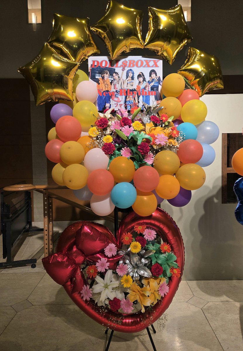 Mukester's tweet photo. #DOLLSBOXX すごかった
迫力とカッコ良さとびきり
En.でTMZさん出演も感激
サポートもSAKIさんで嬉しかった
Dragonet オレオ様の声量あり伸びやかな歌声圧倒的
新曲Day Dream？オレオ様ソロの音色もとても素敵
9曲目新境地も楽しみ
皆さん歌も演奏もステージングも極上
目も耳も満たされたライブでした https://t.co/9owiW7VptV