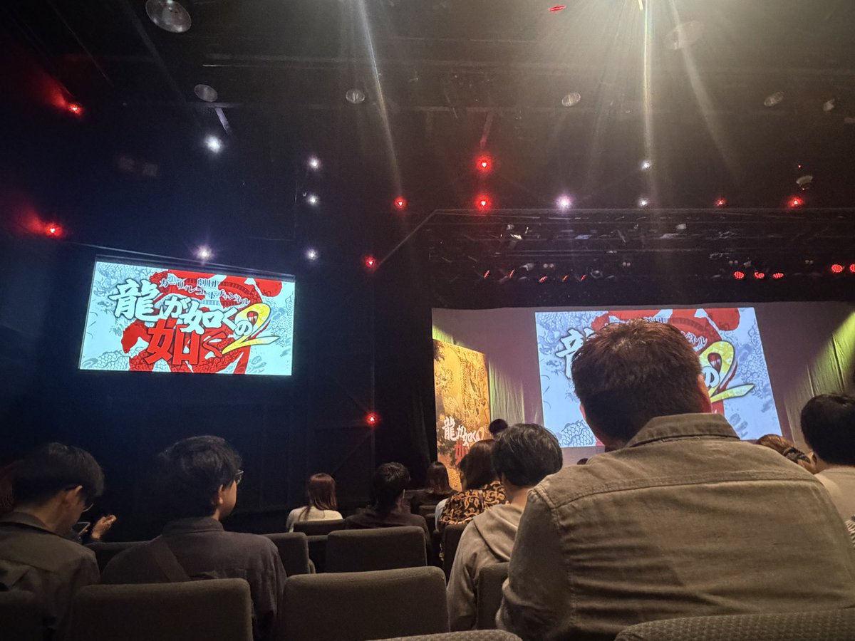 sirokuma_05's tweet photo. はじめてのお笑いライブでし���ー！
ゲーム音源使えてるの普通にすごい
次も観劇したい！

#龍が如くの如く2 https://t.co/30VSCwYUWy