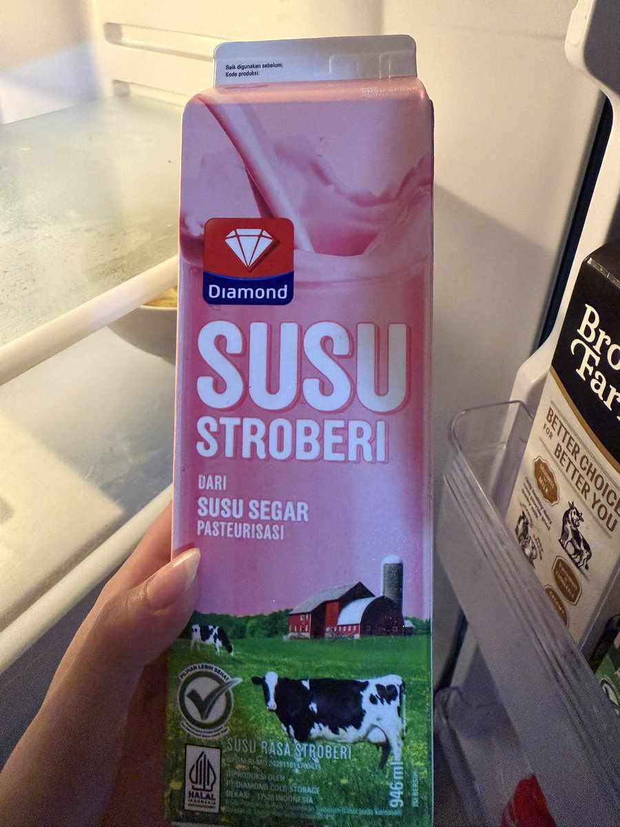 rychasii's tweet photo. Minimal 1x seumur hidup kalian harus cobain fresh milk diamond yang rasa stroberi ini, ENAK BANGET SUMPAH https://t.co/lQ3ky0FoT7
