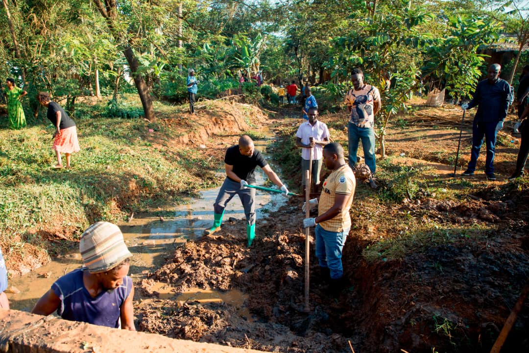 Samia_Did's tweet photo. Kiongozi lazima awe karibu katika shughuli za kijamii. Hongera sana @MwanaFA https://t.co/mSFvRq8WLt