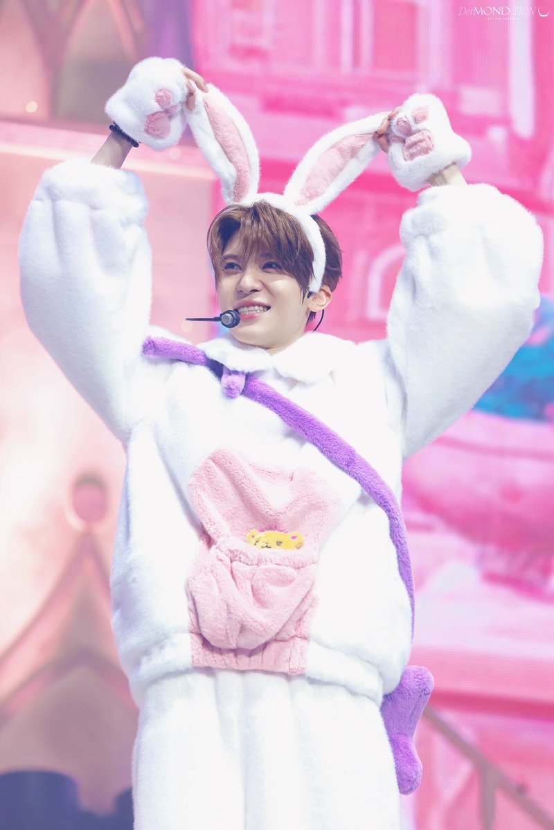 OhAna4sion's tweet photo. Sion happy international rabbit day!!!! 🐰🤍 #sion #nctwish https://t.co/xI39Rig3R5