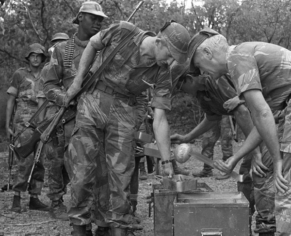 RhodesianAction's tweet photo. Dinner is served, Saints style. The RLI earned its nickname in a hard war, and its troopies were the cutting edge of Fireforce, the airborne rapid-reaction tactic built around a 32-man first wave delivered by Alouette and Dakota. https://t.co/Y7qVRvNKAj