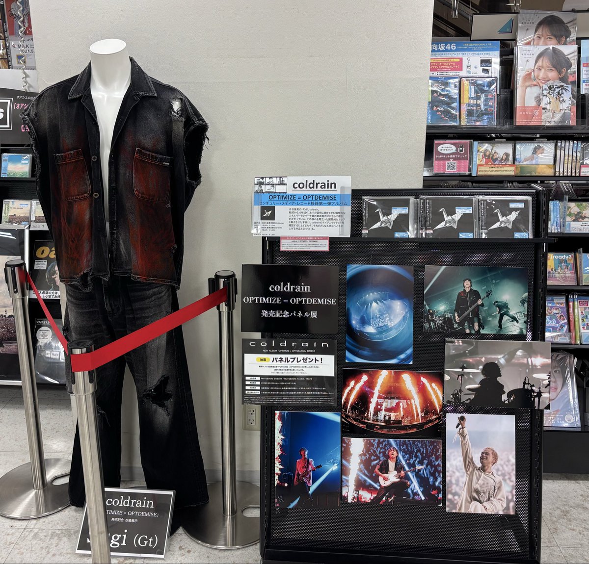 YORI_EMN's tweet photo. coldrainの新譜買いに行ったらSugiさんの衣装が展示されてました🔥

#coldrain https://t.co/fXEERRDOHy