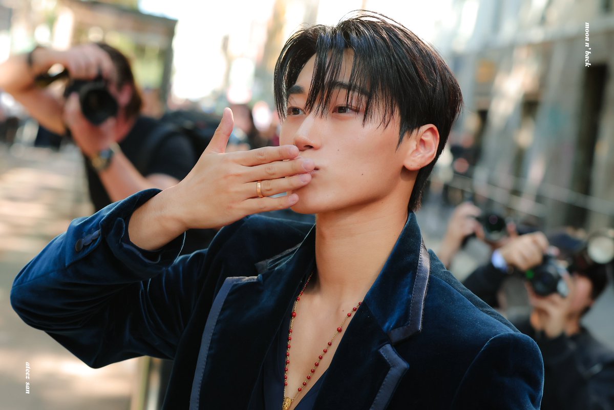 moonandback710's tweet photo. 260926 STRAVAGANZA SICILIANA
#에이티즈 #ATEEZ #산 #SAN
#DGxSAN #DGSS27 #DOLCEGABBANA @ATEEZofficial @dolcegabbana https://t.co/SrVfSTJfpK