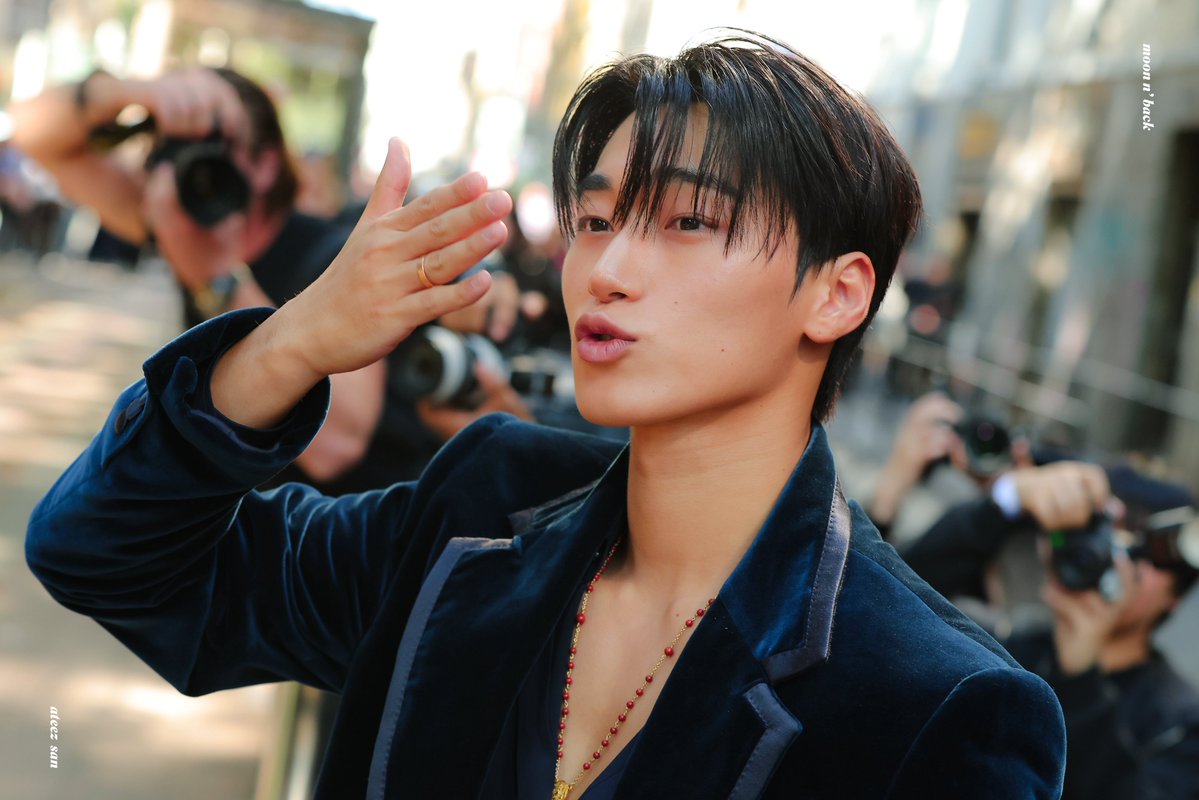 moonandback710's tweet photo. 260926 STRAVAGANZA SICILIANA
#에이티즈 #ATEEZ #산 #SAN
#DGxSAN #DGSS27 #DOLCEGABBANA @ATEEZofficial @dolcegabbana https://t.co/SrVfSTJfpK