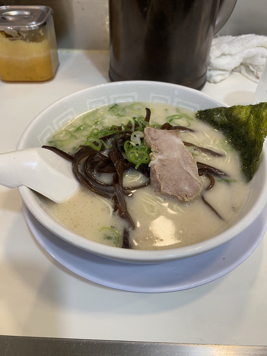 Reflection_103's tweet photo. イベント終わりに行くラーメン屋
絶対腹壊してるけどここが大好きなんや
値上げしたってなくならない伝統 https://t.co/XxYP7i4FFl