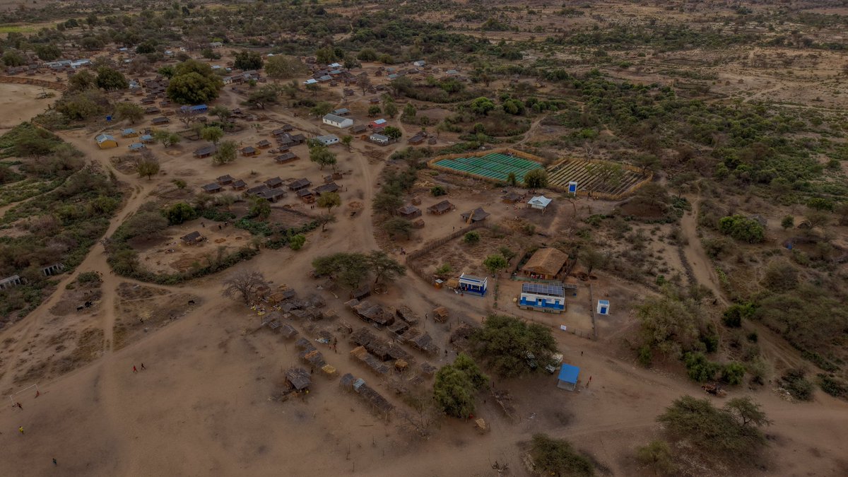 PamMadagascar's tweet photo. (1/2) 📍Ampasindava, South Madagascar 🇲🇬
From solar energy to stronger communities: building resilience that lasts.

@WFP Regional Director @Ericperd, Country Director Tania Goossens, the Malagasy Government, and Japan’s Ambassador inaugurated one of three Japan-funded RRT sites. https://t.co/RBWHczsBnH