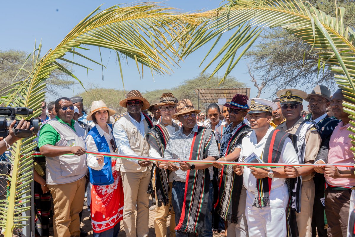PamMadagascar's tweet photo. (1/2) 📍Ampasindava, South Madagascar 🇲🇬
From solar energy to stronger communities: building resilience that lasts.

@WFP Regional Director @Ericperd, Country Director Tania Goossens, the Malagasy Government, and Japan’s Ambassador inaugurated one of three Japan-funded RRT sites. https://t.co/RBWHczsBnH