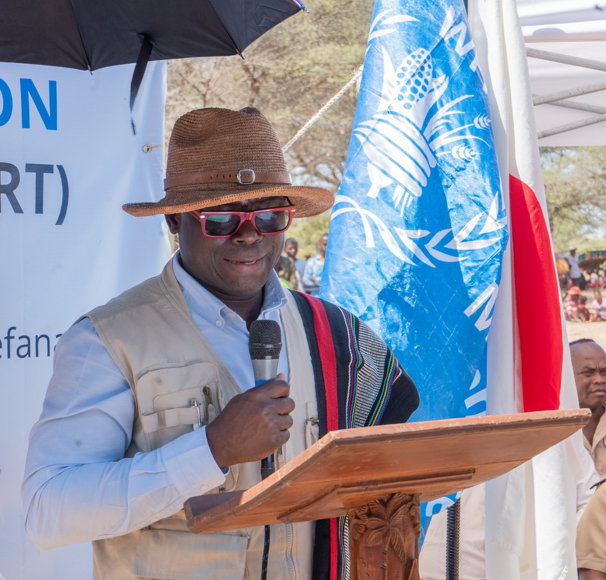 PamMadagascar's tweet photo. (1/2) 📍Ampasindava, South Madagascar 🇲🇬
From solar energy to stronger communities: building resilience that lasts.

@WFP Regional Director @Ericperd, Country Director Tania Goossens, the Malagasy Government, and Japan’s Ambassador inaugurated one of three Japan-funded RRT sites. https://t.co/RBWHczsBnH