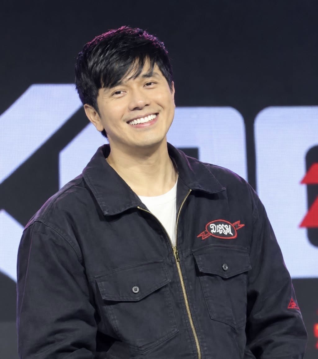 lakercherryl's tweet photo. Oh my gosh… look at that face 😍😍😍 #PauloAvelino your smile can melt hearts ❤️❤️ https://t.co/EHgbemIL09