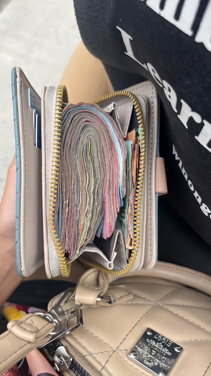 tarotmelsii's tweet photo. Ekim manifestosu 💰💵 https://t.co/8J2jJe4sDl