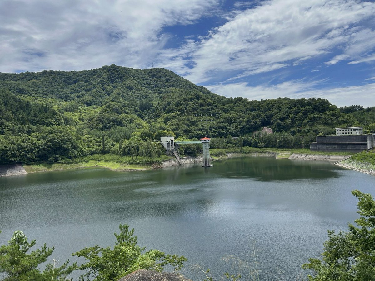 amandaps80's tweet photo. 帰宅した瞬間、気を失ったように就寝してしまう事が予想されるので、丑三つ時まで公園のベンチで勉強していこう https://t.co/VxPMB1kv2s