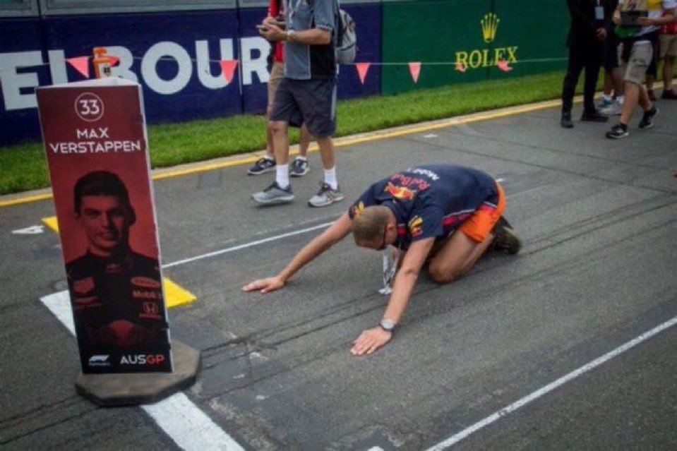 meowsaniee's tweet photo. partiva ottavo, ha finito la gara secondo ad 1 decimo dalla vittoria facendo cagare addosso quello che guida il razzo illegale. Semplicemente il Dio del Motorsport. https://t.co/zBYFaKG99b