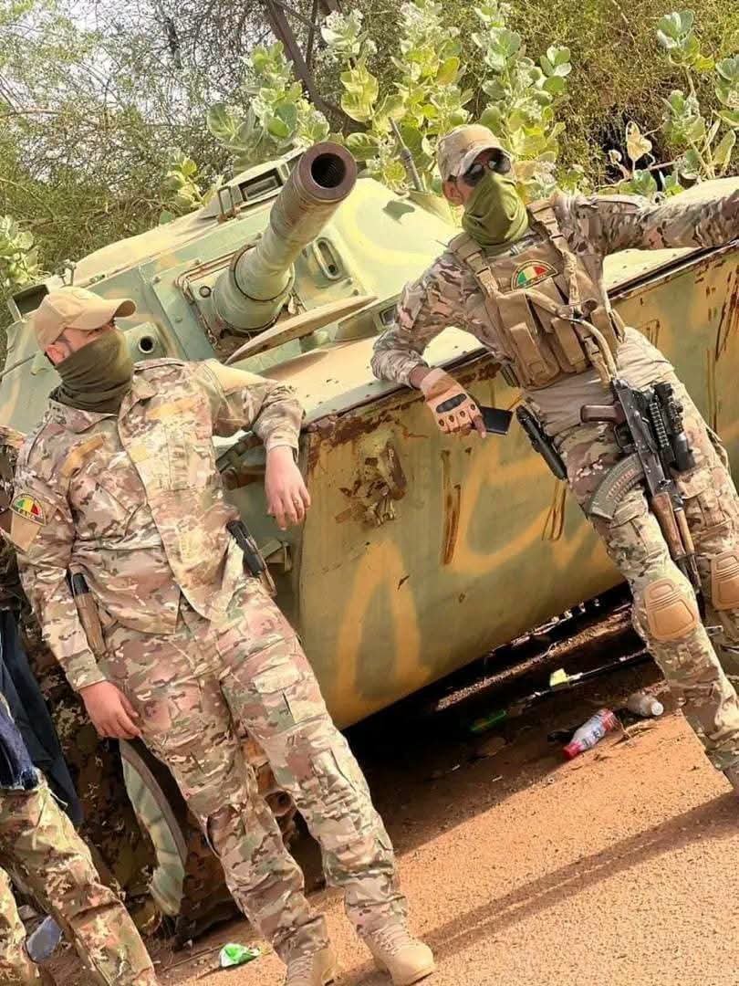 Aminata25f's tweet photo. 🇲🇱Opération Dougoukoloko : selon l’État-Major Général des Armées, les FAMa ont frappé plusieurs positions de groupes armés à l’est de Kidal et au nord de Dandougou. Les opérations de reconnaissance se poursuivent.
#Mali #FAMa #Sahel #Sécurité https://t.co/m4vu3sTl7E