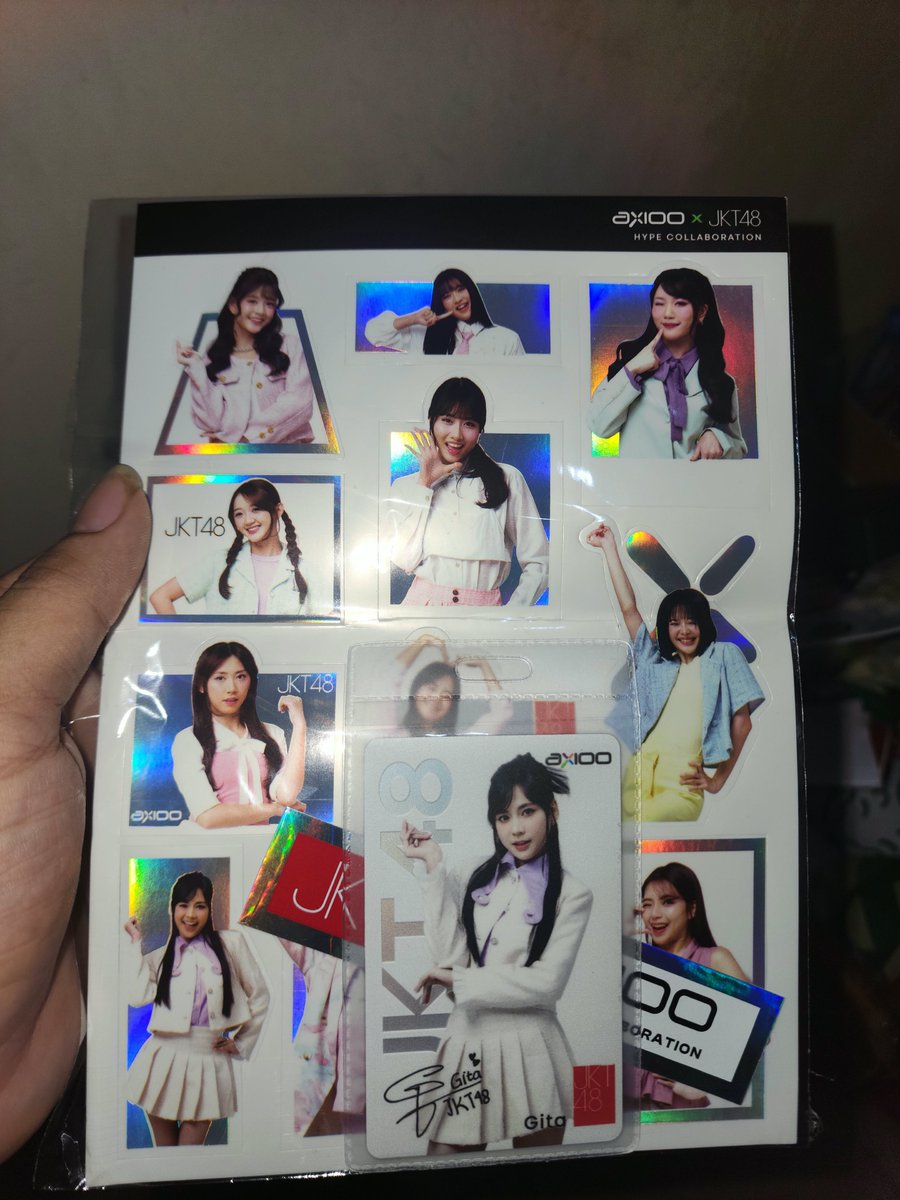 SharonM_1997's tweet photo. Sepupu mau  beli laptop dan minta saran? Langsung saja @axioo_id !!! Dia dapat laptop baru, aku dapat stiker+PC nya hehehe.... https://t.co/FbFWuINZhg