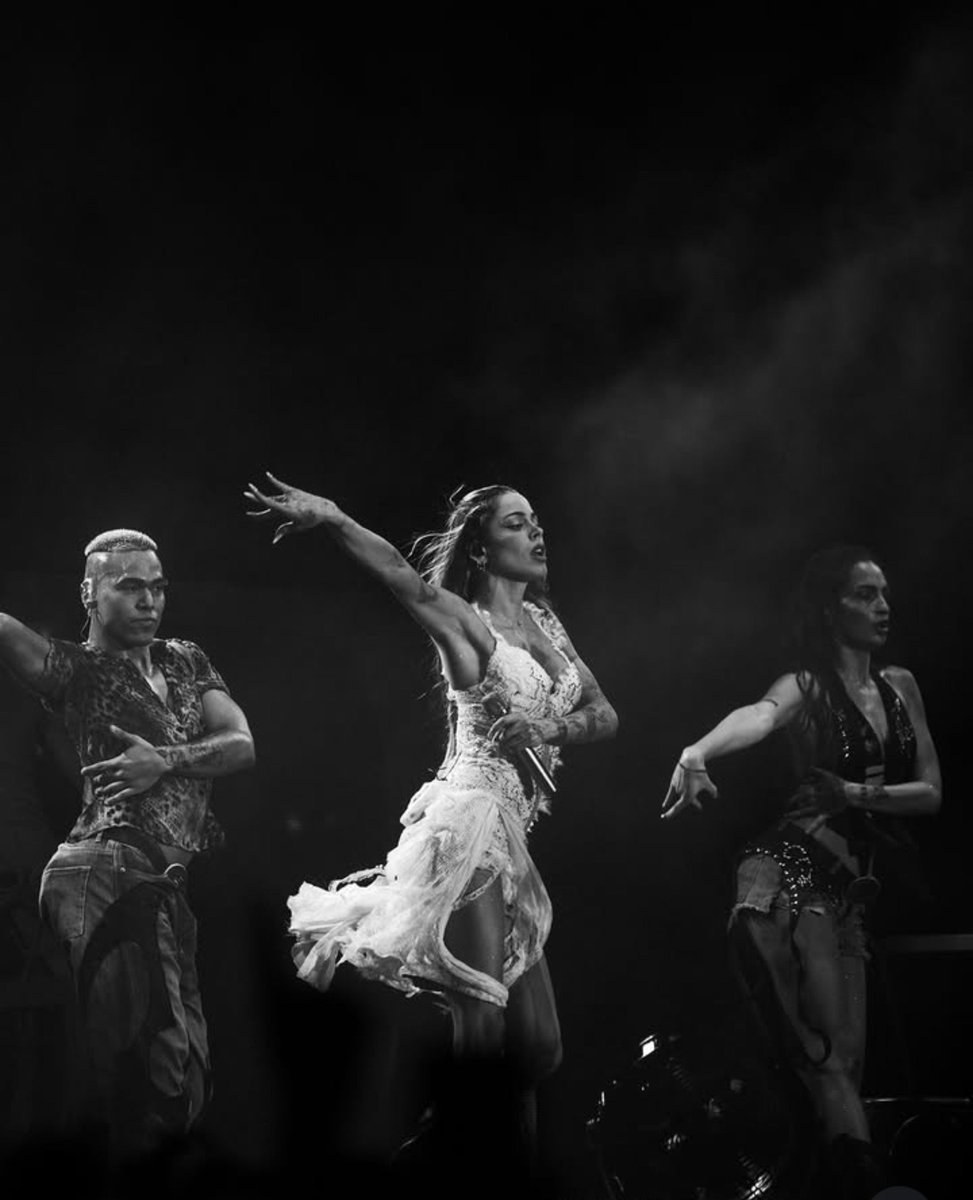 StoesselCrave's tweet photo. Nuevas fotos de TINI en el Estadio Modelo de Guayaquil 👑🤍 https://t.co/60HMFaaubF