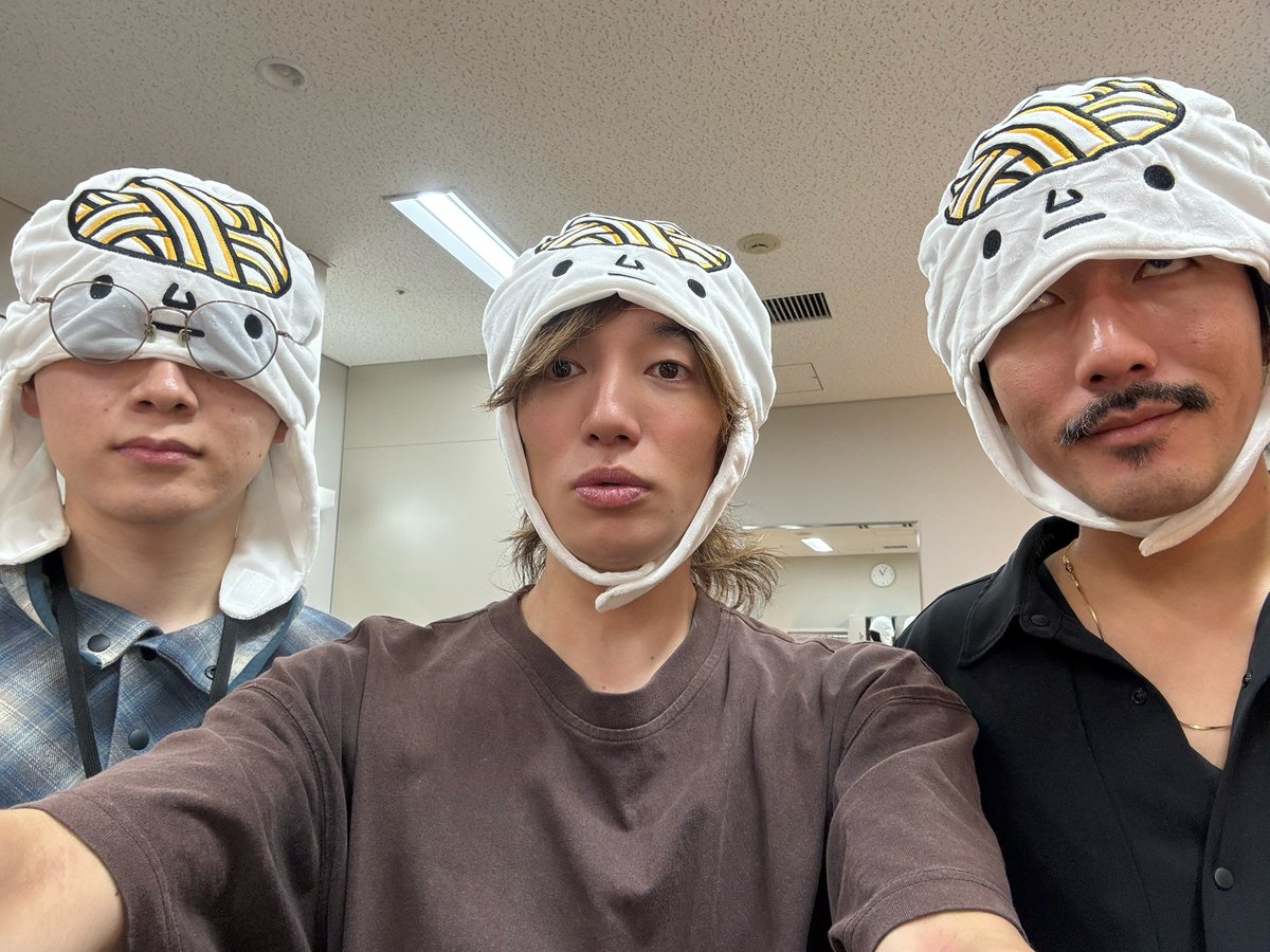 yasu_mochi's tweet photo. なとり 
ONE-MAN LIVE TOUR「行進」
@サンポートホール高松大ホール
ツアー行進合流しました
なとり初四国大盛り上がりでした！
明日の福岡もぶちかましまする
りょうちゃんハピバ🎂

#なとり
#なとり_行進 https://t.co/gOJSMmHHy8
