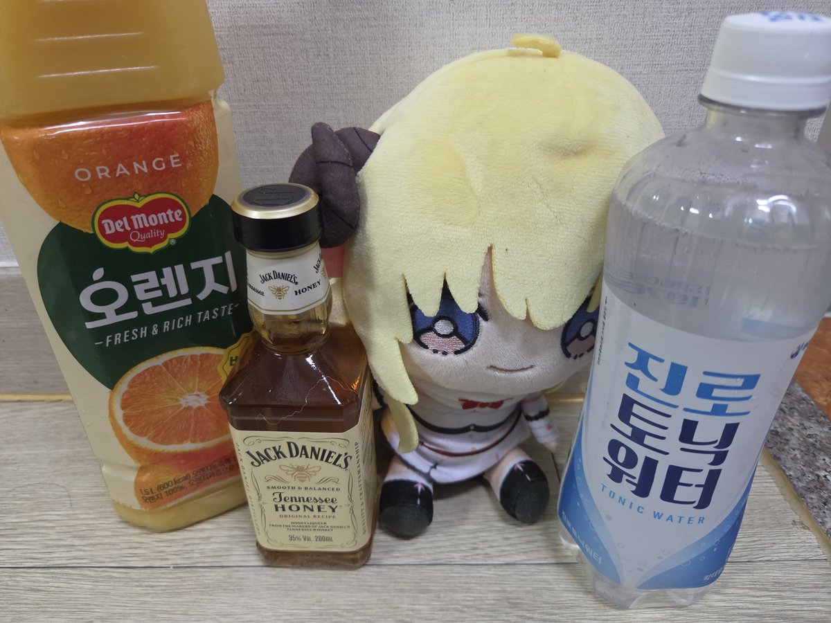 MeiRacing's tweet photo. how are you all?
i just have time alone in the car or home alone.

last time i watched pippa drink and monster truck stream.
and i thought i want to drink too so i bought smol whiskey.

also, enjoyed driving.
i'm mega racer but that doesn't mean i always speeding.

#capippalist https://t.co/GfjtzFPqDx