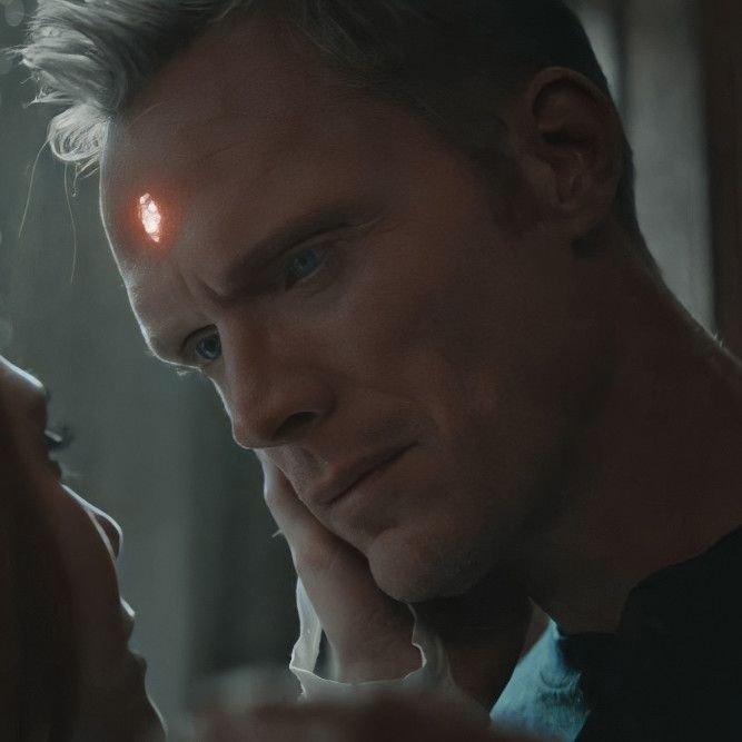 gutsy_ava's tweet photo. the way vision kissed wanda’s hands to show her that her powers didn’t scare him the way they scared everyone else will never stop being one of the most beautiful details about them https://t.co/ydAQE5PnLW