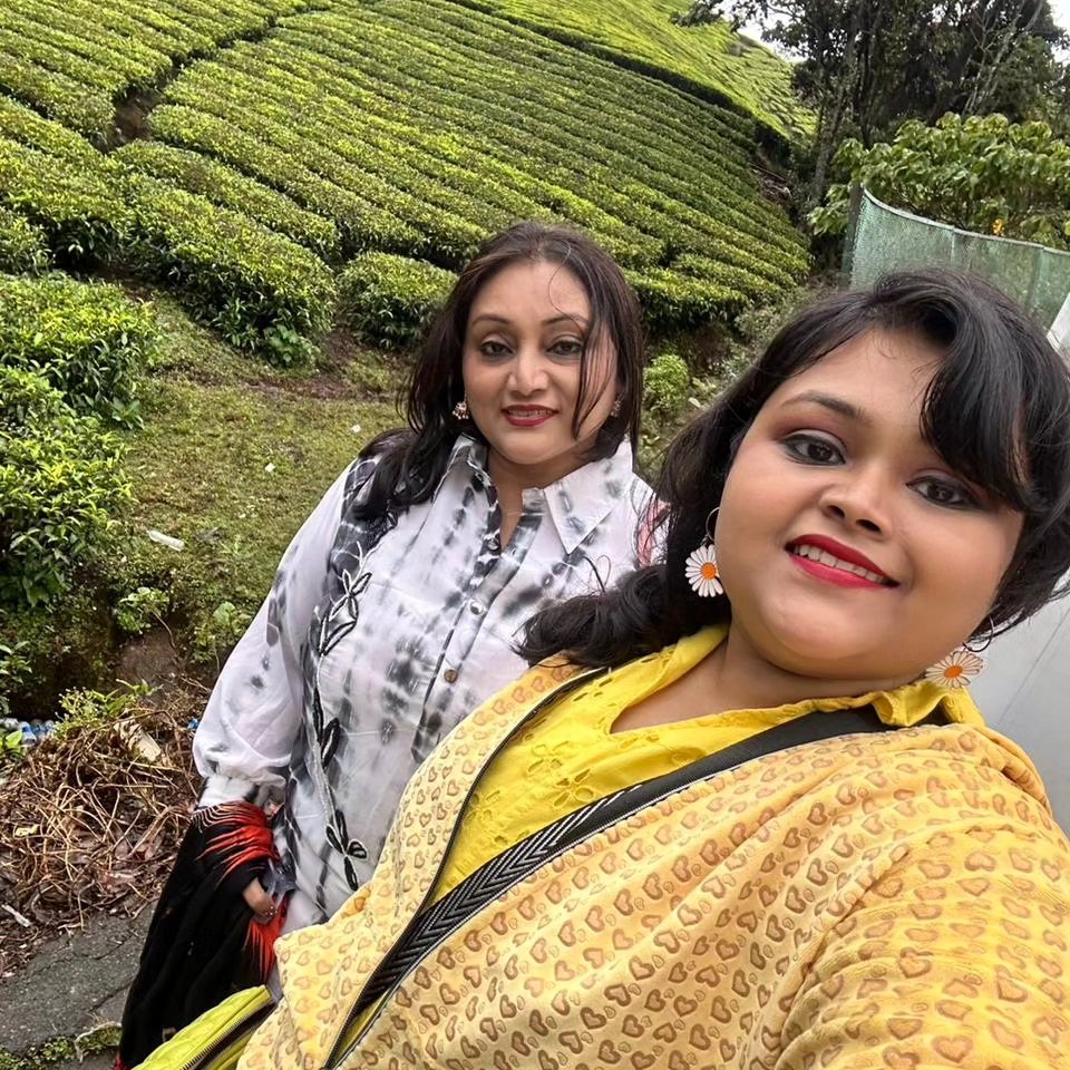 FredaStingef's tweet photo. Photodump from Day 2 of my Kerala trip. Munnar was chilly and drizzly all day on December 17, with dense fog hiding most of the stunning tea gardens from Eravikulam National Park. Filter coffee made it better, and the views we did see were https://t.co/RfxxpDIUj7