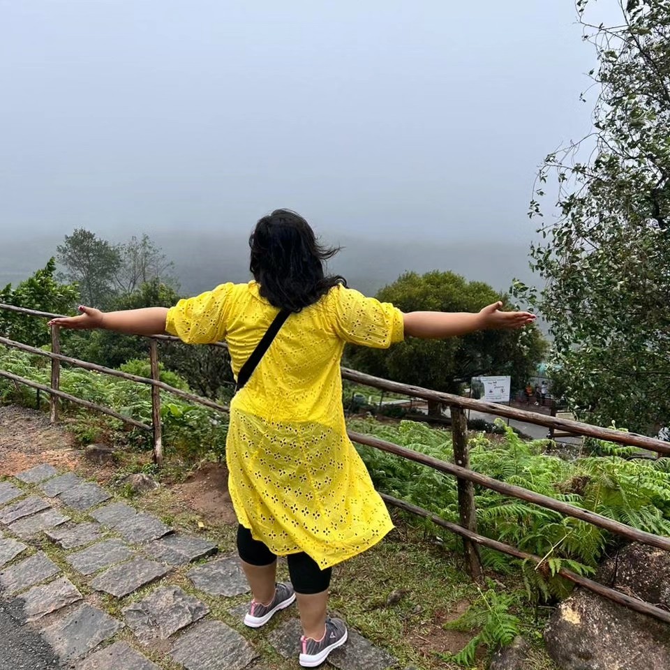 FredaStingef's tweet photo. Photodump from Day 2 of my Kerala trip. Munnar was chilly and drizzly all day on December 17, with dense fog hiding most of the stunning tea gardens from Eravikulam National Park. Filter coffee made it better, and the views we did see were https://t.co/RfxxpDIUj7
