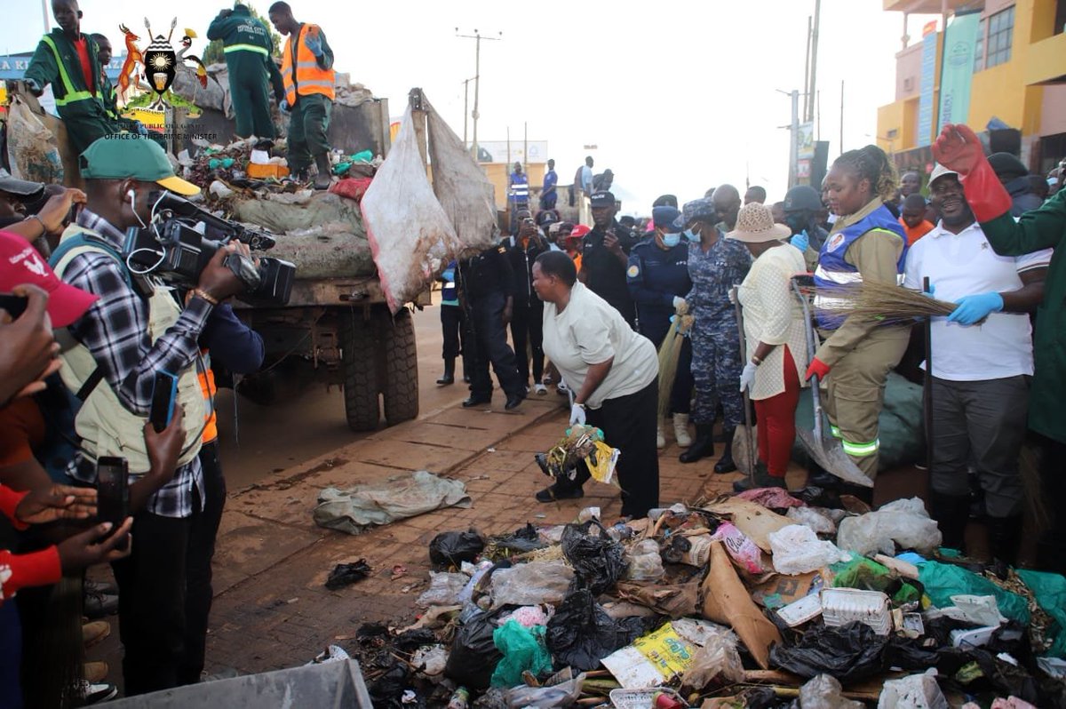 R_Nabbanja's tweet photo. I want to take this opportunity to appreciate all Ugandans, including Hon. Ministers, MPs, local government leaders and technical staff across the government, for participating in the 3rd National Cleaning Day. 

I have seen images of Hon. Ministers, MPs and technical staff as well as leaders at various levels taking part in this national exercise. Thank you. 

In Hoima City, which hosted main cleanup site, I joined Hon. @EngJonard , Hon. Mary @gracemarymugasa , Hon. @NyakatoAsinansi , Hon. @IsmailKasule4 , Hon. Isingoma Patrick, Hon Kazini Francis, Hon Wembabazi Beatrice, Hon Pius Wakabi, Hoima City Mayor, Isingoma Edward, Resident City Commissioner, Badru Mugabi and  residents in cleaning activities. Thank you.

I thank H.E. President @KagutaMuseveni for initiating the National Cleaning Days Programme. This programme is already creating impact across our country.

 Lira City will host the main clean site for October 2026. Let’s keep Uganda clean.

A clean Uganda is Everybody's responsibility
