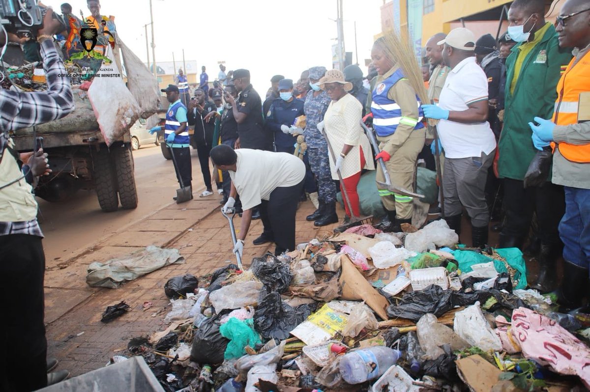 R_Nabbanja's tweet photo. I want to take this opportunity to appreciate all Ugandans, including Hon. Ministers, MPs, local government leaders and technical staff across the government, for participating in the 3rd National Cleaning Day. 

I have seen images of Hon. Ministers, MPs and technical staff as well as leaders at various levels taking part in this national exercise. Thank you. 

In Hoima City, which hosted main cleanup site, I joined Hon. @EngJonard , Hon. Mary @gracemarymugasa , Hon. @NyakatoAsinansi , Hon. @IsmailKasule4 , Hon. Isingoma Patrick, Hon Kazini Francis, Hon Wembabazi Beatrice, Hon Pius Wakabi, Hoima City Mayor, Isingoma Edward, Resident City Commissioner, Badru Mugabi and  residents in cleaning activities. Thank you.

I thank H.E. President @KagutaMuseveni for initiating the National Cleaning Days Programme. This programme is already creating impact across our country.

 Lira City will host the main clean site for October 2026. Let’s keep Uganda clean.

A clean Uganda is Everybody's responsibility