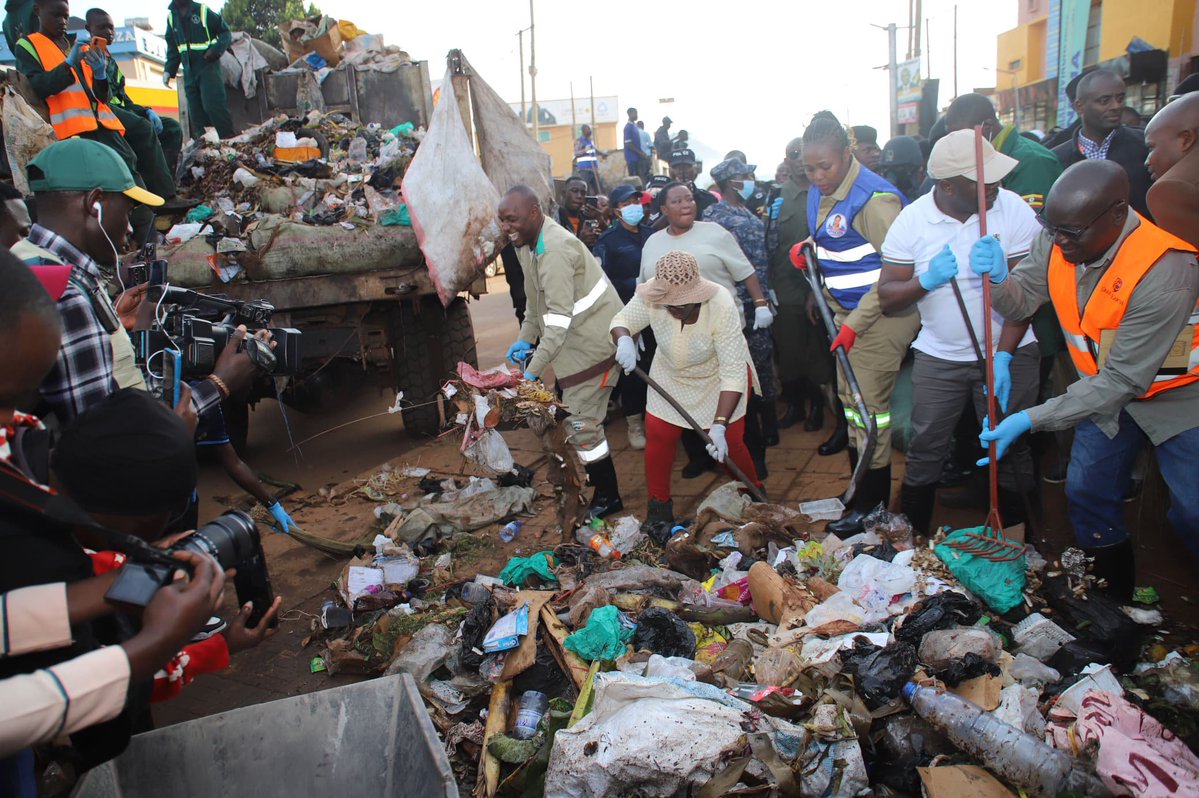 R_Nabbanja's tweet photo. I want to take this opportunity to appreciate all Ugandans, including Hon. Ministers, MPs, local government leaders and technical staff across the government, for participating in the 3rd National Cleaning Day. 

I have seen images of Hon. Ministers, MPs and technical staff as well as leaders at various levels taking part in this national exercise. Thank you. 

In Hoima City, which hosted main cleanup site, I joined Hon. @EngJonard , Hon. Mary @gracemarymugasa , Hon. @NyakatoAsinansi , Hon. @IsmailKasule4 , Hon. Isingoma Patrick, Hon Kazini Francis, Hon Wembabazi Beatrice, Hon Pius Wakabi, Hoima City Mayor, Isingoma Edward, Resident City Commissioner, Badru Mugabi and  residents in cleaning activities. Thank you.

I thank H.E. President @KagutaMuseveni for initiating the National Cleaning Days Programme. This programme is already creating impact across our country.

 Lira City will host the main clean site for October 2026. Let’s keep Uganda clean.

A clean Uganda is Everybody's responsibility