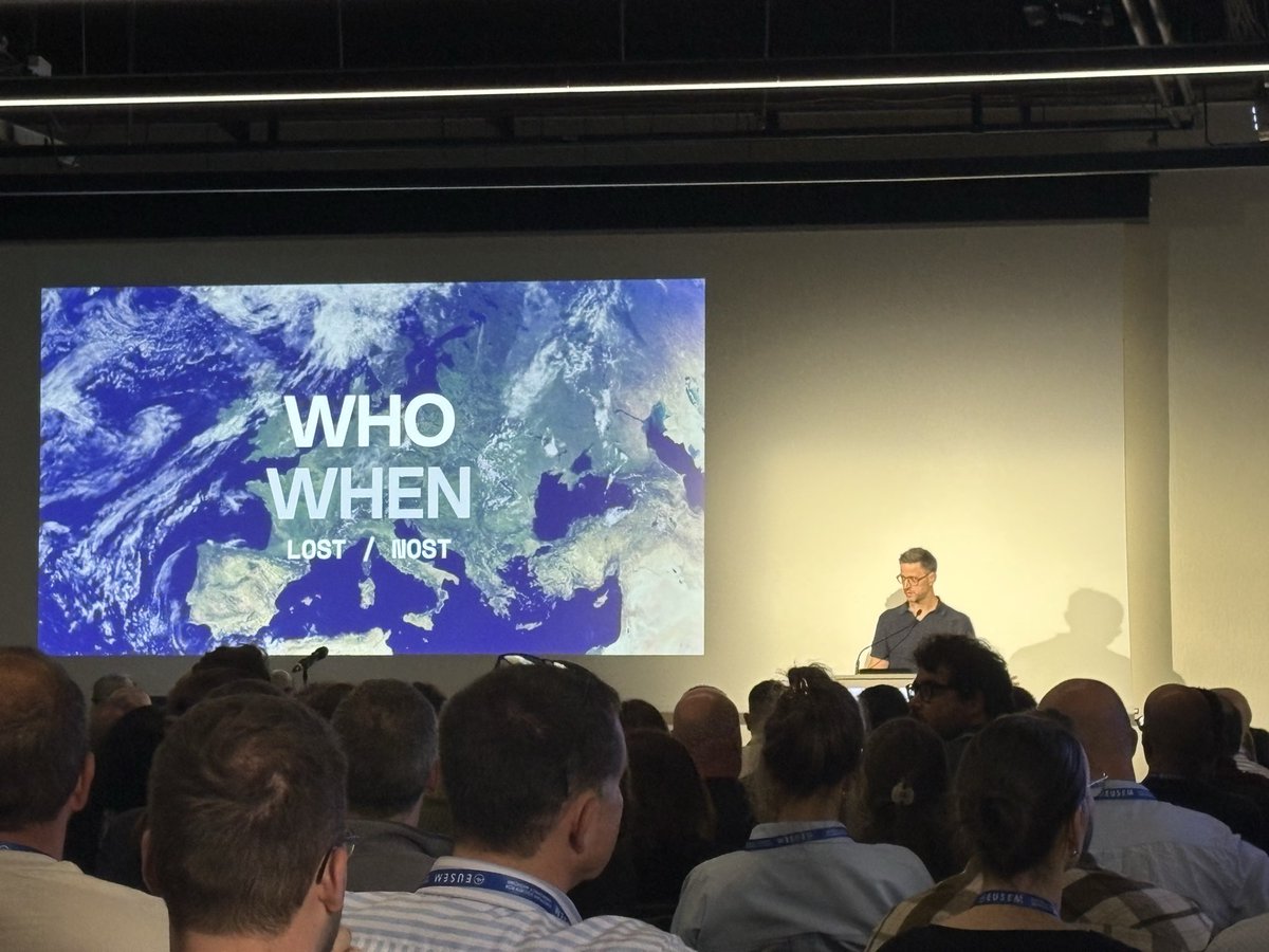 davidcarr333's tweet photo. Standing room only.  @HumanFact0rz talking Halos @EusemY @EuSEM_Conf @petrosoniak @UnityHealthTO @EMUofT https://t.co/1ef4saHNRi