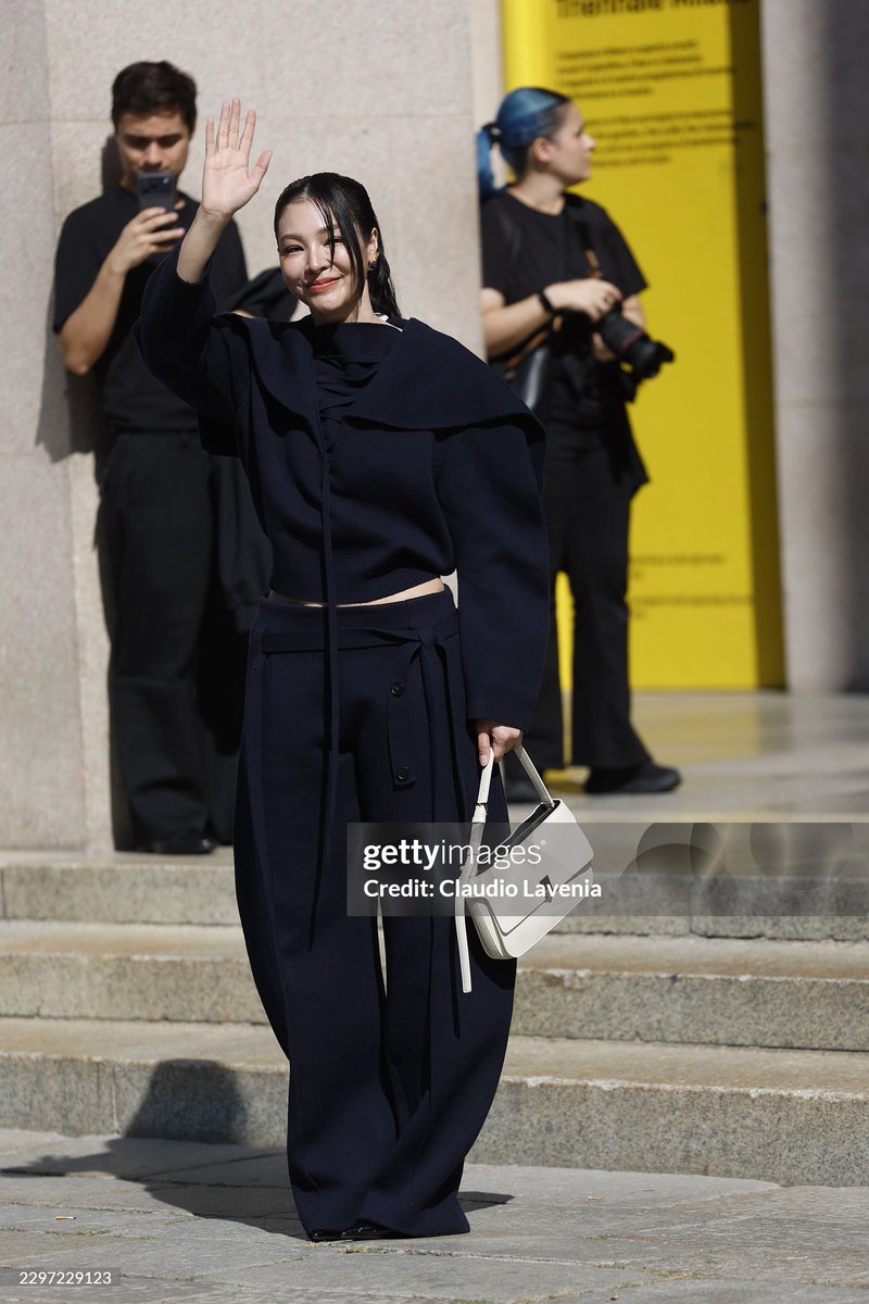 malisorndata's tweet photo. 🔥🔥🔥🔥🔥

FAYE FOR FERRAGAMO MFW 
#FerragamoXFaye 
#Ferragamo 
#FerragamoSS27 
#FayePeraya 
#MilanFashionWeek https://t.co/9P2vPvPalr