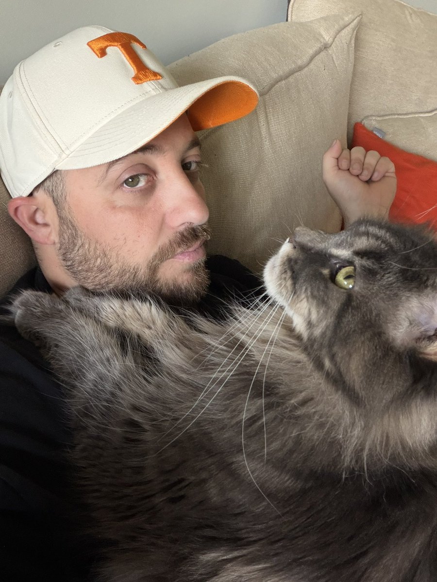 BrandonTower7's tweet photo. She know nothing about personal space https://t.co/nHmZvumN9w