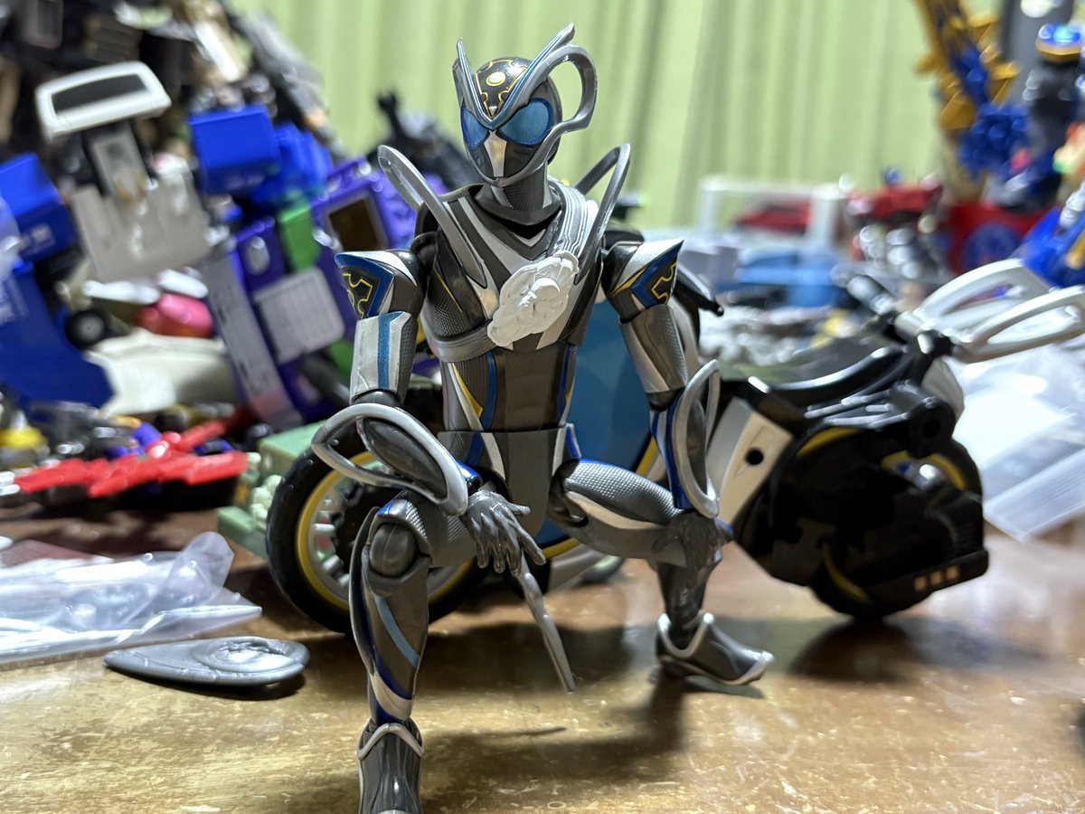 two_too's tweet photo. アクションフィギャーやプラモは昔はライダーキックできるかが個人的な基準だったけど、しばらく前から当たり前にそれ以上動くようになって嬉しい　昔はライダーでもライダーキックできないのが多かった https://t.co/HyUr3WXGXT