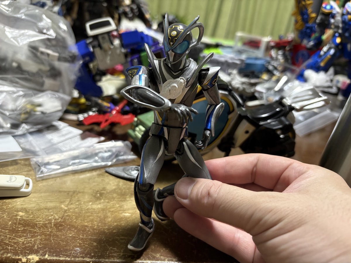 two_too's tweet photo. アクションフィギャーやプラモは昔はライダーキックできるかが個人的な基準だったけど、しばらく前から当たり前にそれ以上動くようになって嬉しい　昔はライダーでもライダーキックできないのが多かった https://t.co/HyUr3WXGXT